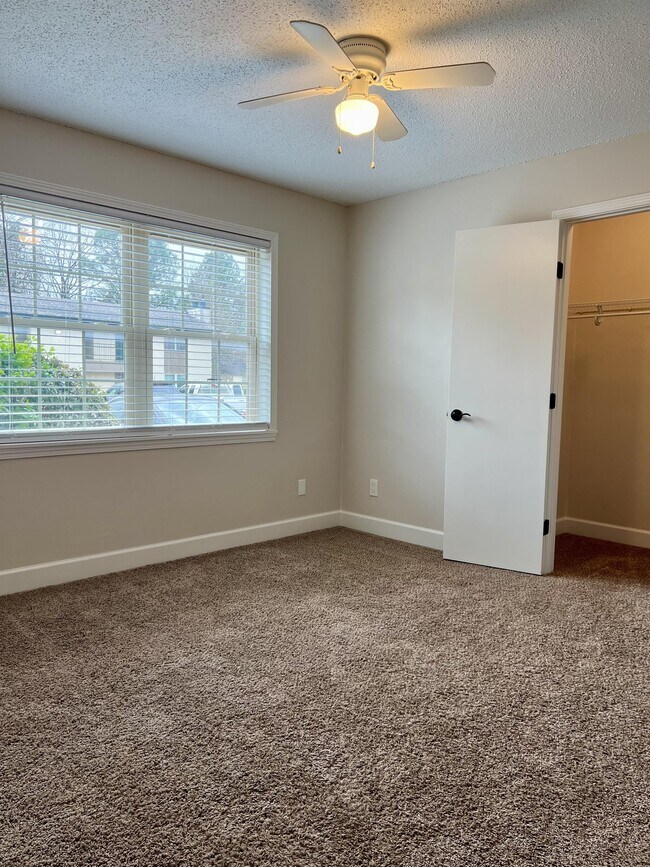 Building Photo - 1815 E Lindsey St