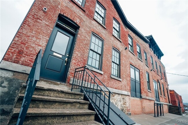 Building Photo - 110 Hotel St