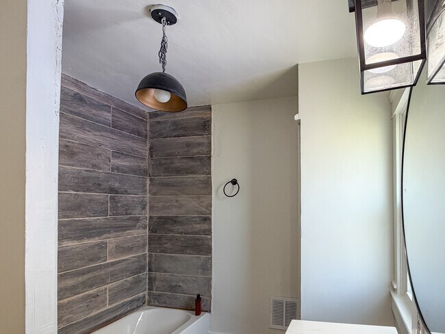 Building Photo - 336 W 29th St