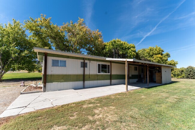 Building Photo - 47 W 100 N