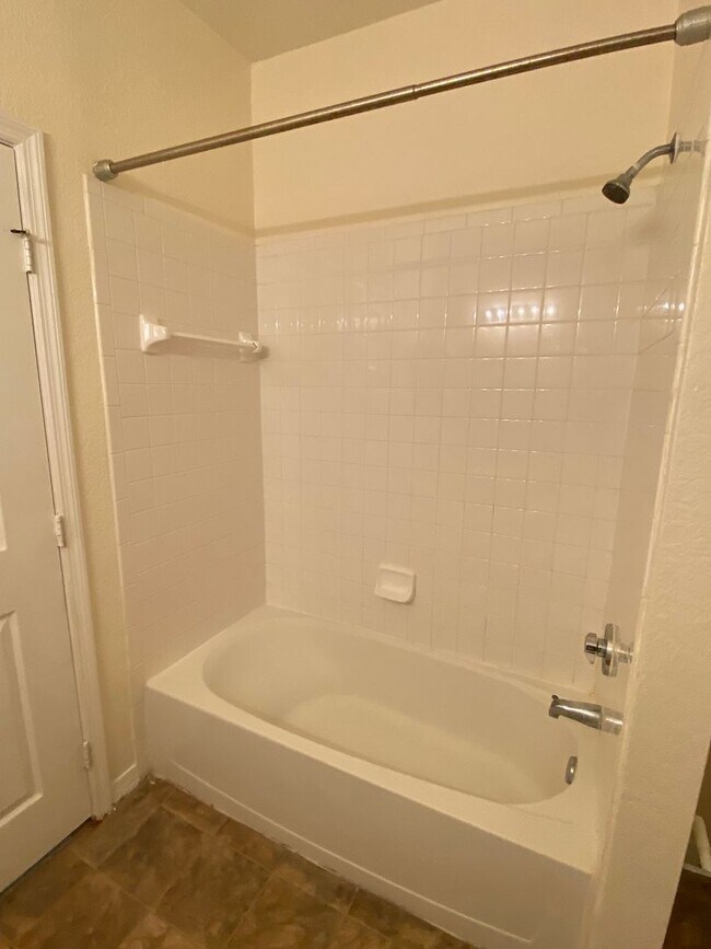 Building Photo - Condo for rent
