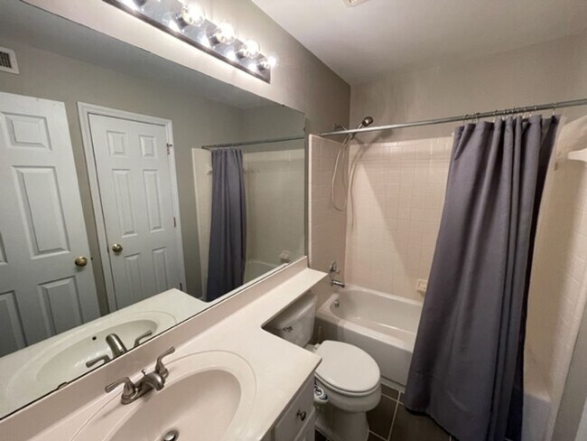Building Photo - Parkridge Lane - ITB Condo Available for P...