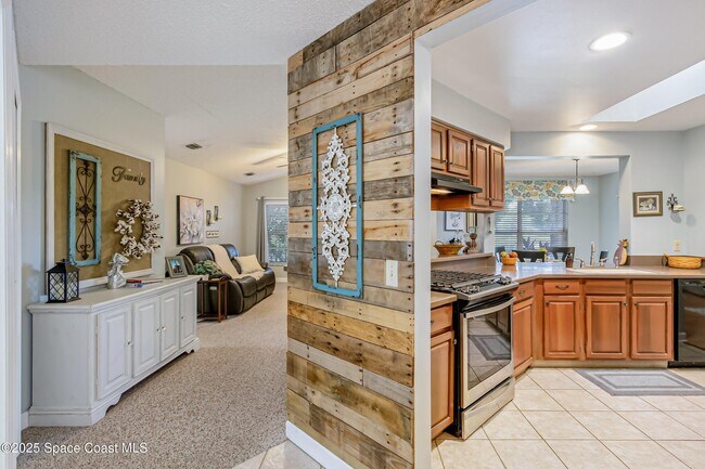 Building Photo - 4351 Silver Lake Dr