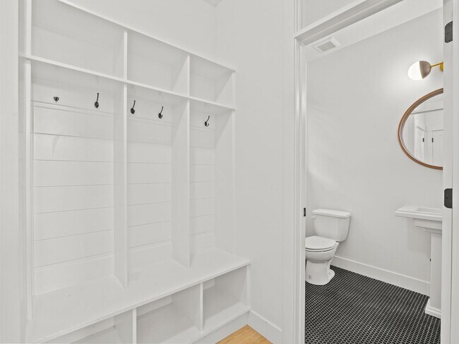 Building Photo - 5 Bed / 3.5 Bath Home in Saratoga Springs – Spacious Living Near Utah Lake