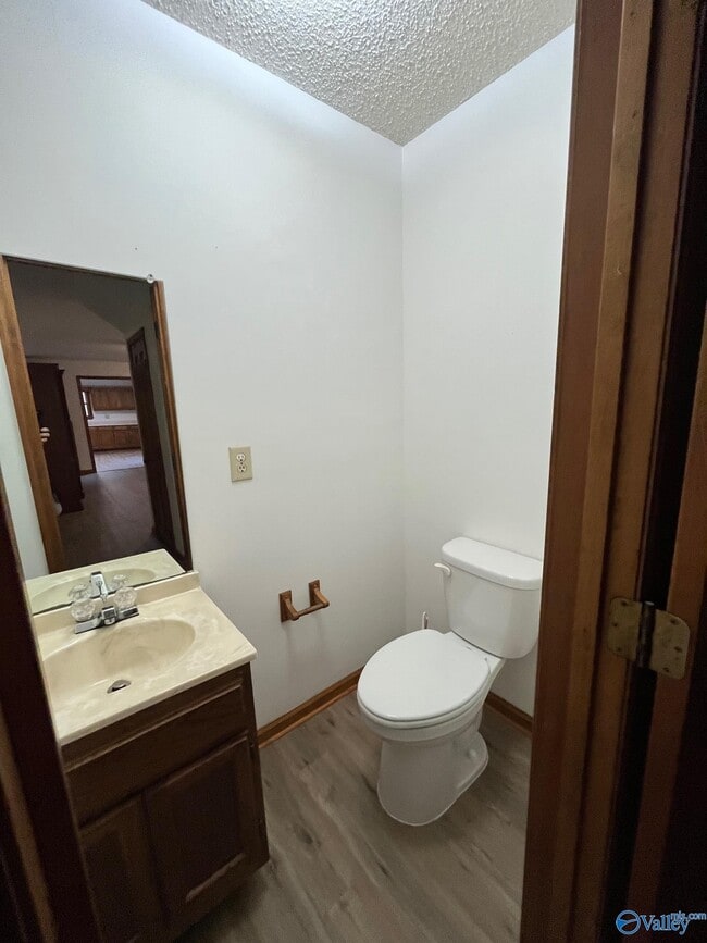 Building Photo - 2122 Indian Hills Rd SE