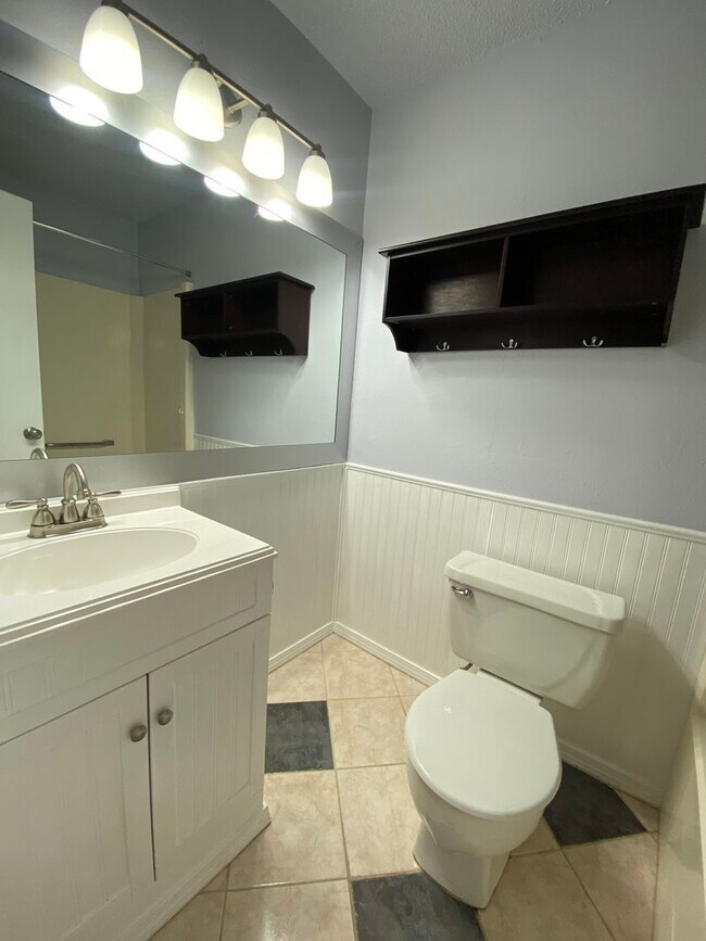Building Photo - COMING SOON: 3 bedroom house with 2 baths in Broken Arrow!!