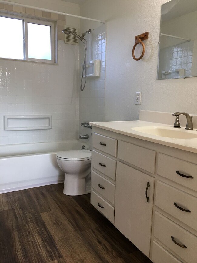 Building Photo - Great home in desirable Springfield!