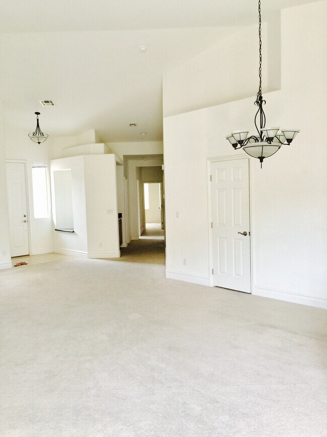 Building Photo - Lovely Rhodes Ranch Home