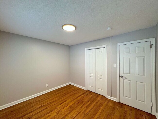 Building Photo - Well Maintained Home Minutes from Downtown Raleigh!