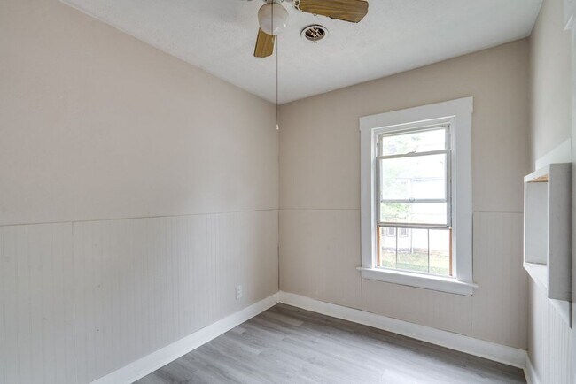 Building Photo - 2118 Denison Ave