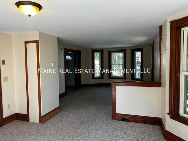 Building Photo - 40 Dillingham St
