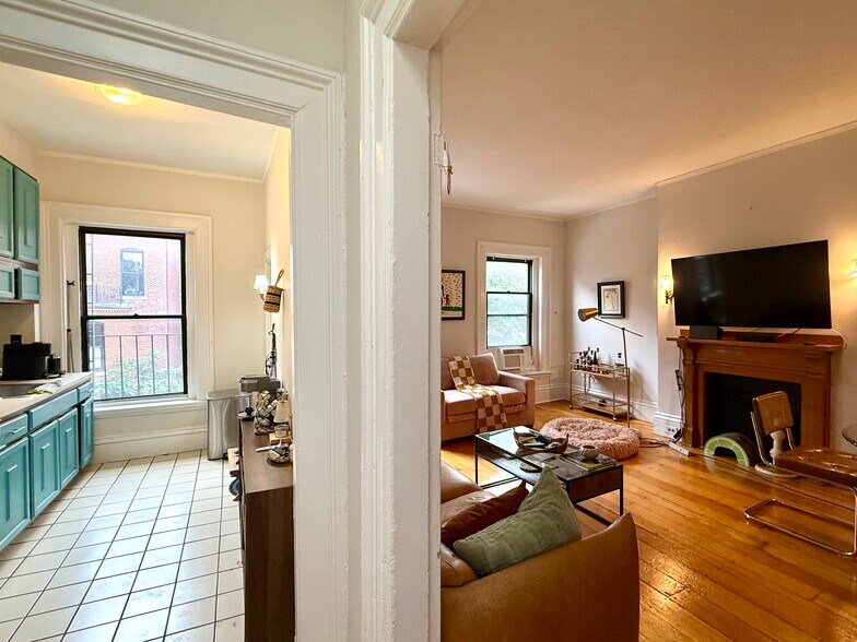 Building Photo - 354 Marlborough St