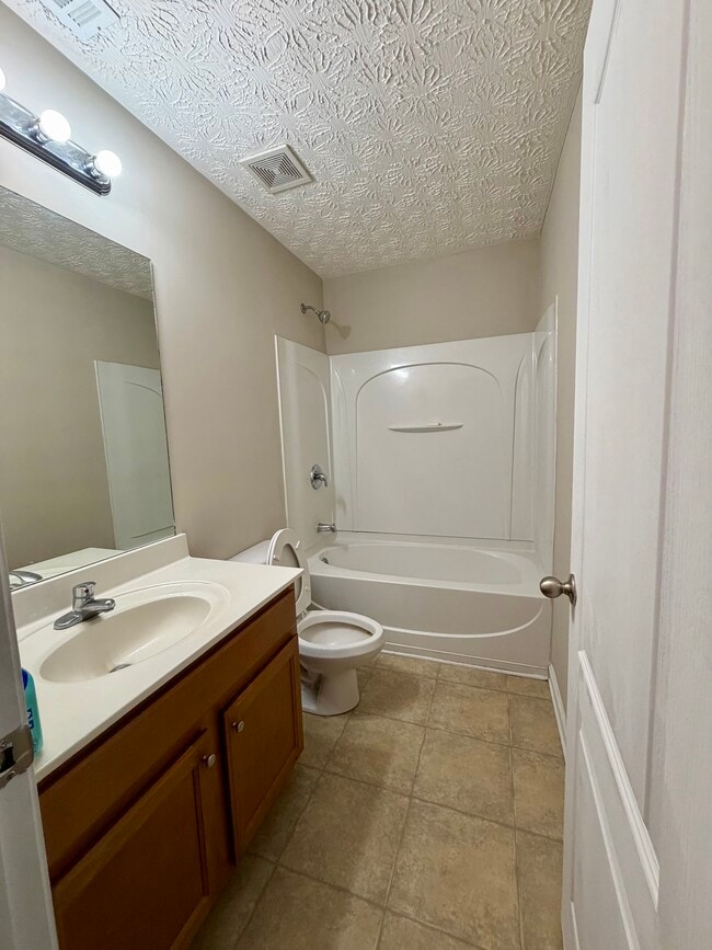 Building Photo - 6296 Ellenwood Dr