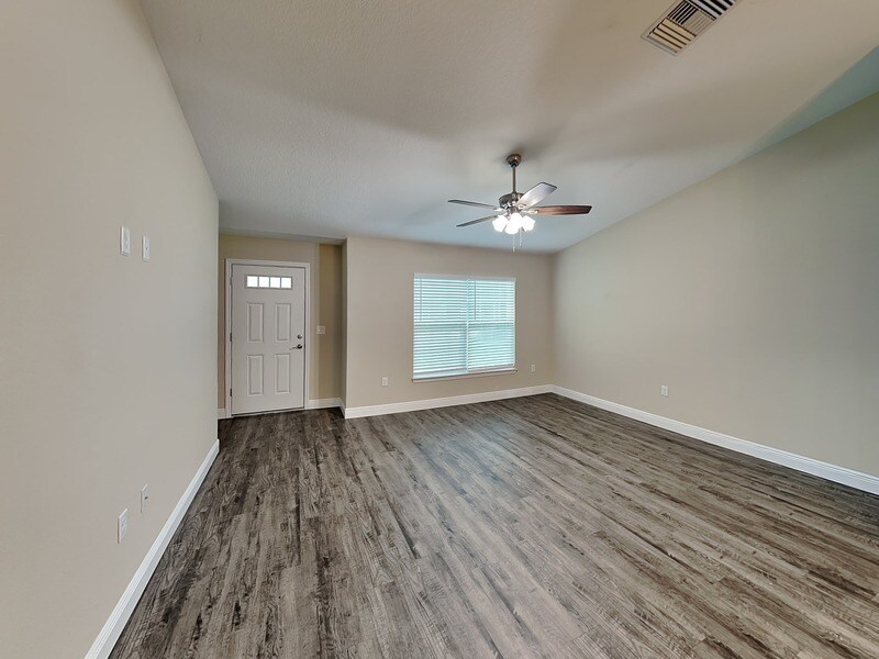 Building Photo - 904 W Rum Pl