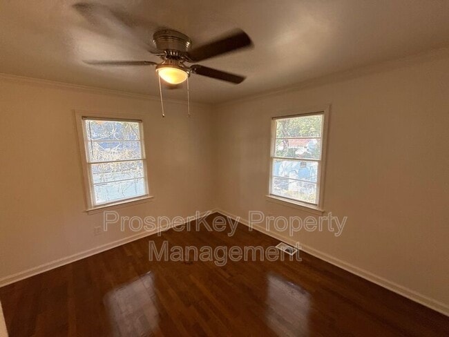 Building Photo - 340 Adelle St SE