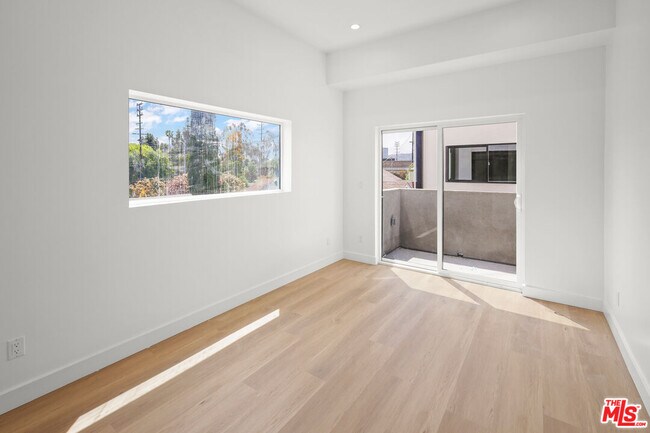 Building Photo - 11012 Hortense St