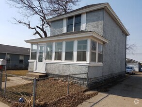 Building Photo - 3 Bedroom House