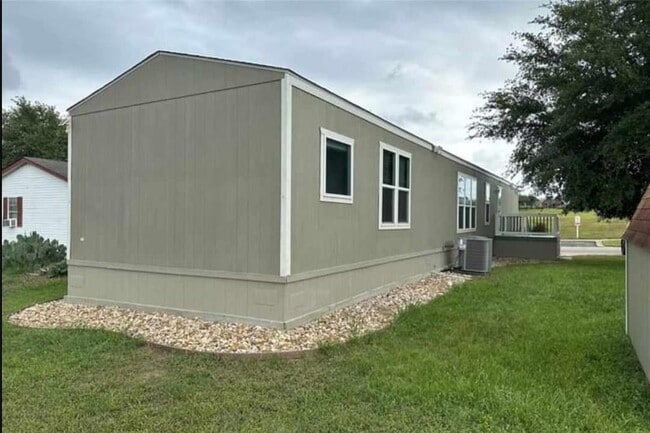 Building Photo - 1601 E Slaughter Ln