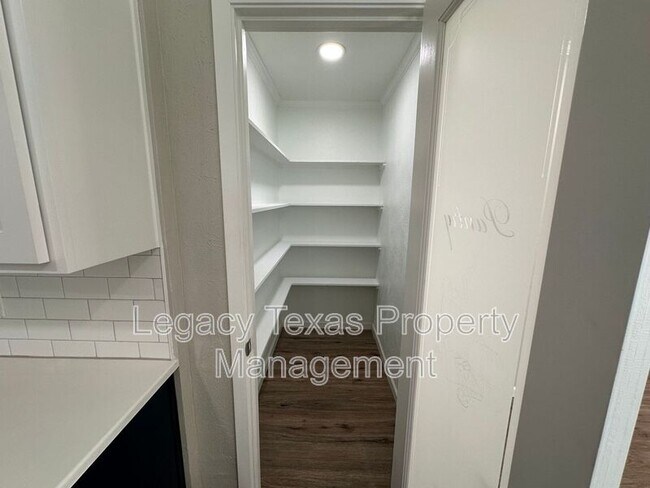 Building Photo - 3613 Wedghill Way