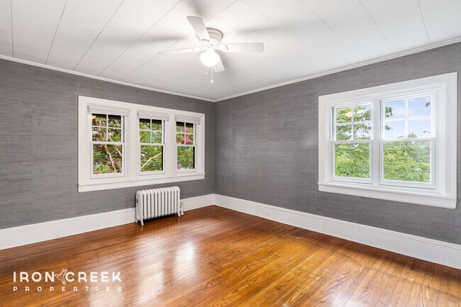 Building Photo - Charming Tudor Home in Historic Grove Park...