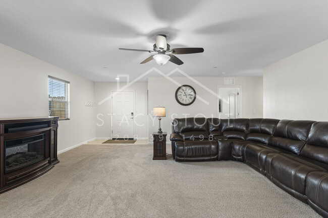 Building Photo - 1385 Deerwood St