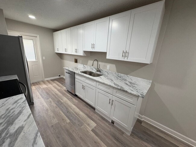 Building Photo - 3/2 Condo - Fully Renovated and Near Downt...