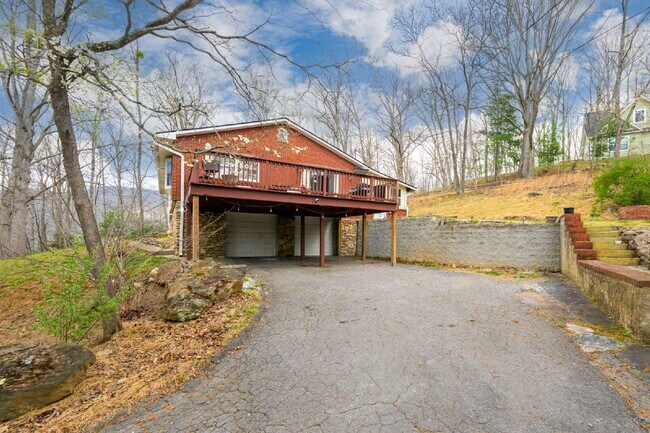 Building Photo - Fairview Retreat | 3BR/3BA with Finished Basement, 2-Car Garage & Private Yard — 17 Min to Asheville