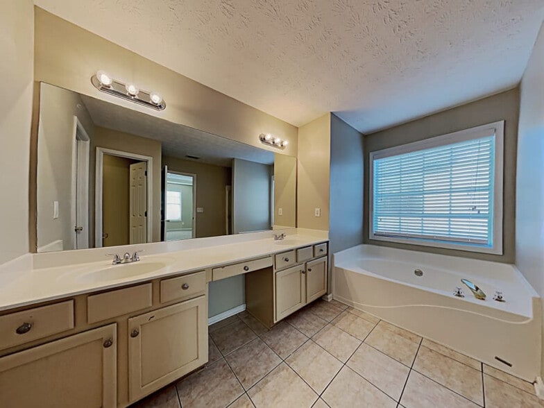 Building Photo - 1217 Everwood Dr SW