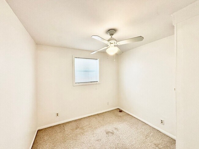 Building Photo - 4027-4029 Ocean Dr