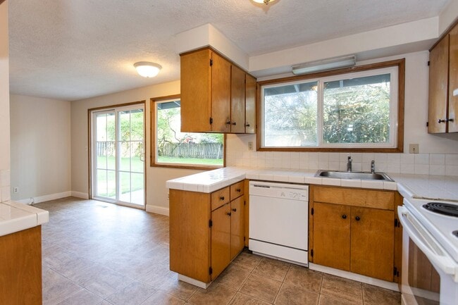 Building Photo - Available Beautiful Single-Level Home with...