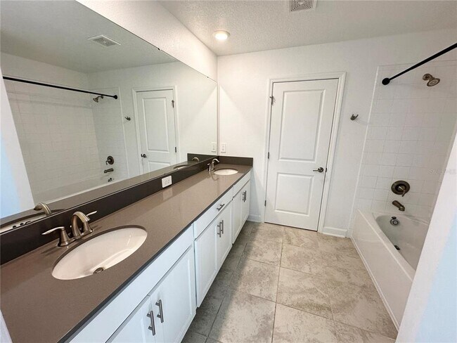 Building Photo - 11288 Listening Dr