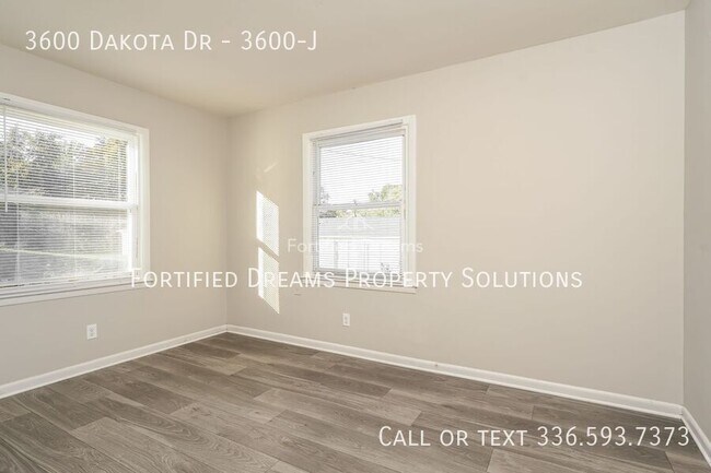 Building Photo - 3600 Dakota Dr