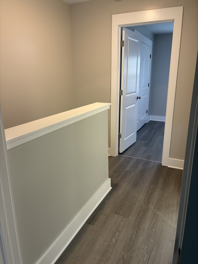 Building Photo - Beautiful 2/1.5 townhouse