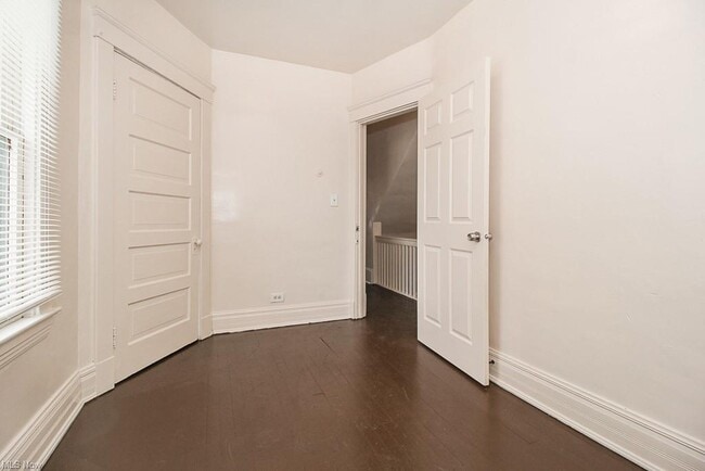 Building Photo - 1312 W 91st St