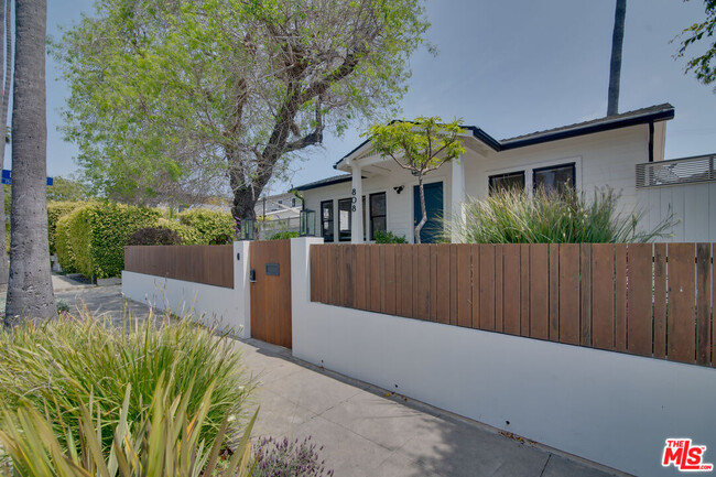 Building Photo - 808 Milwood Ave