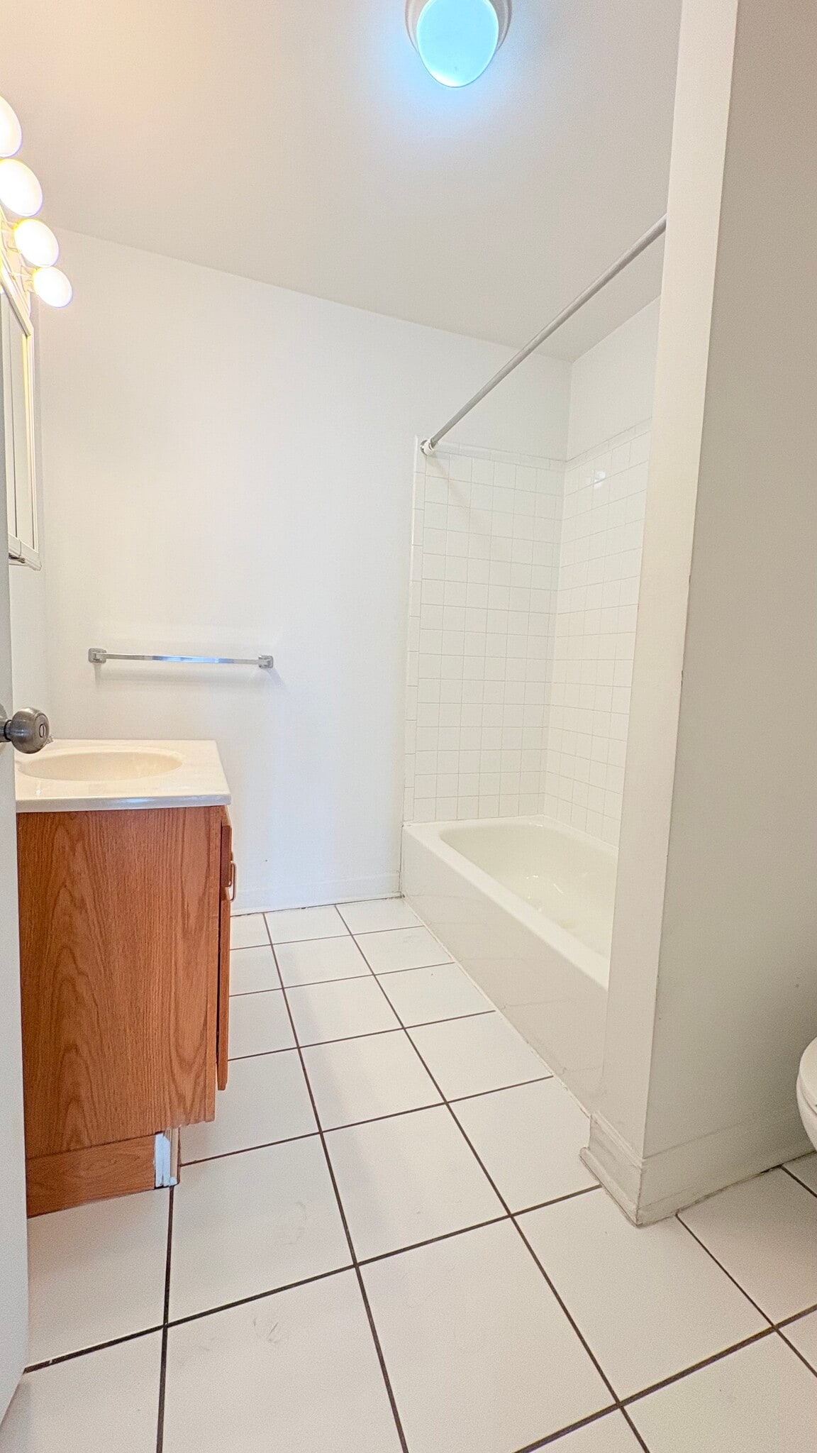 Building Photo - 1112 W 18th St