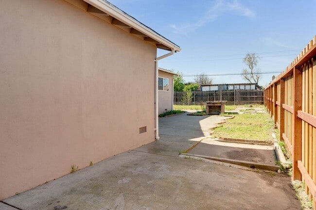 Building Photo - 7726 Laurie Way