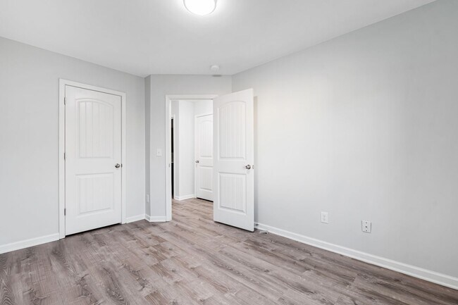 Building Photo - Brightleaf at the Park Townhome!