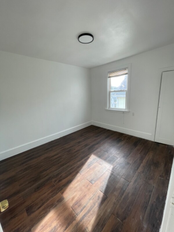 Building Photo - 281 Admiral St