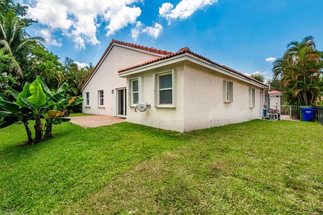 Building Photo - Exquisite Pool Home in Alhambra – Pembroke...