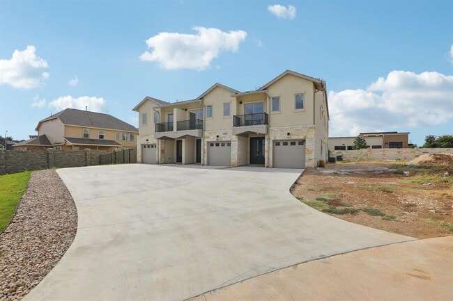 Building Photo - 302 Tesla Cir