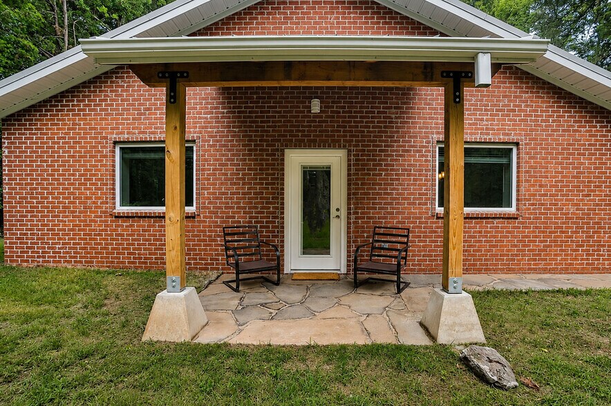 Building Photo - 205 Woodcraft Dr