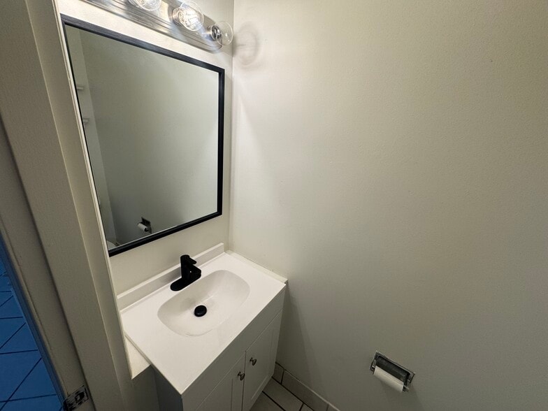 Building Photo - 459 N 400 E