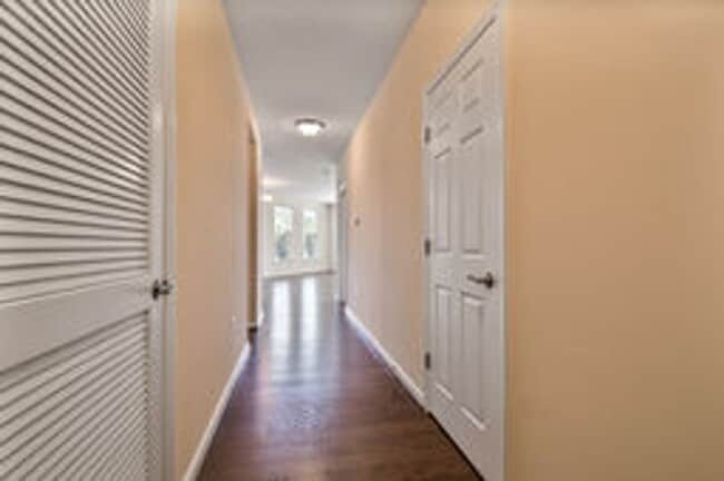 Building Photo - Spacious and Modern 2BR/2BA Condo in Norbeck Crossing