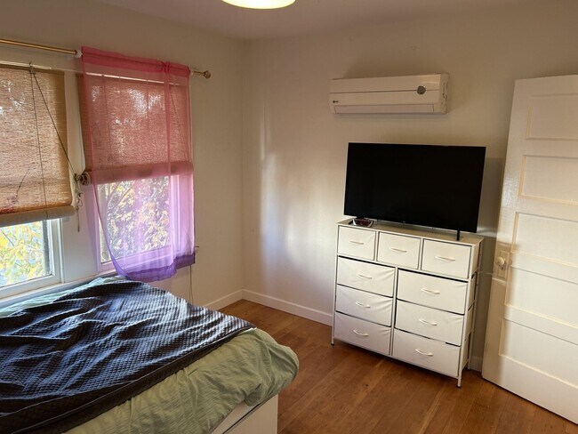 Building Photo - Lovely 1 Bedroom, 1 Bathroom Unit in West Petaluma