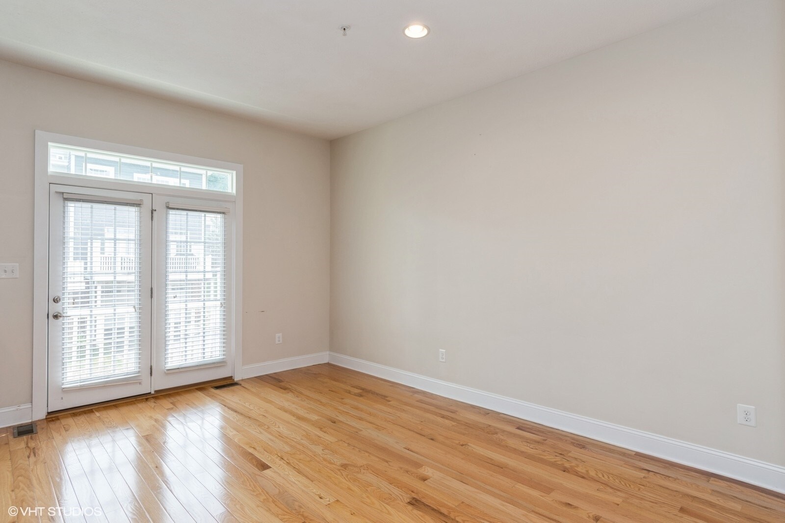Building Photo - 335 Osona Ln