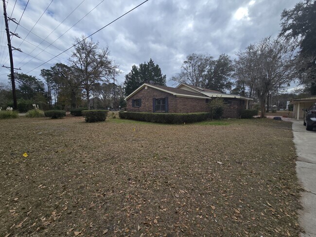 Building Photo - 1307 Point Peter Rd