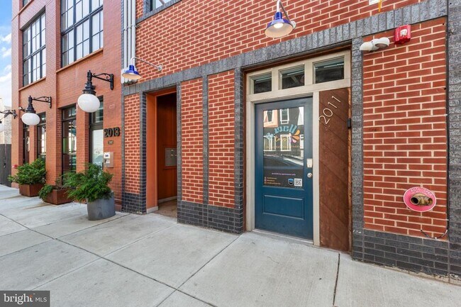 Building Photo - 2011 N Front St