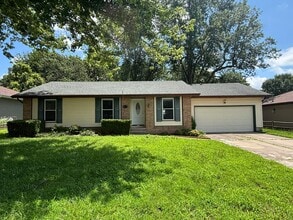 Building Photo - 3 Bed 2 Bath 2 Car Garage Home Available 07/01/2026!!