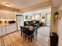 Building Photo - 2 Port Royal Dr